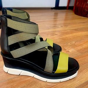 Sorel sandals that are brand new!